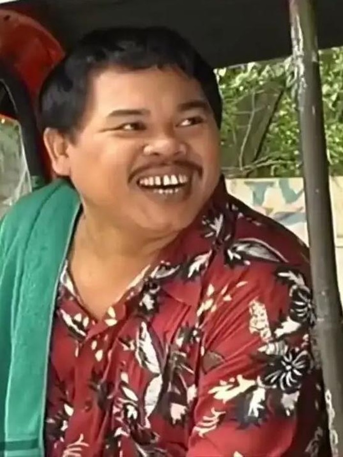 Mat Solar sebagai Bajuri.