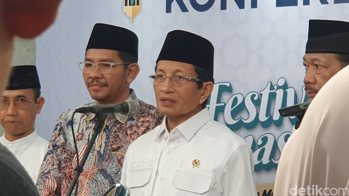 Menag Nasaruddin Umar dalam konferensi pers di Gedung Kemenag, Jakarta, Jumat (21/3/2025).