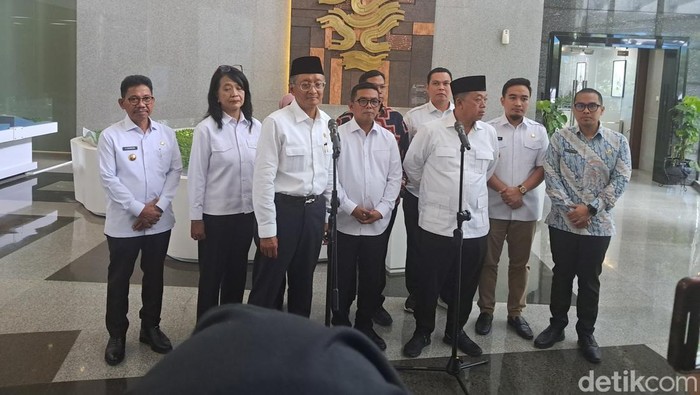 Menteri Pekerjaan Umum (PU) Dody Hanggodo, Menteri Agraria dan Tata Ruang Nusron Wahid, dan Gubernur Banten Andra Soni. (Arief/detikcom)