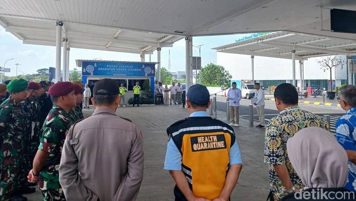 Pembukaan posko angkutan udara mudik lebaran 2025 di Bandara Ahmad Yani Semarang, Kecamatan Semarang Barat, Jumat (21/3/2025).