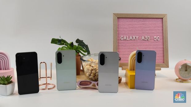 MX Product Marketing Senior Manager Samsung Electronics Indonesia, Verry Octavianus, dalam acara First Look Galaxy A36 5G, Jakarta, Jumat (21/3/2025). (CNBC Indonesia/Novina Putri Besari)