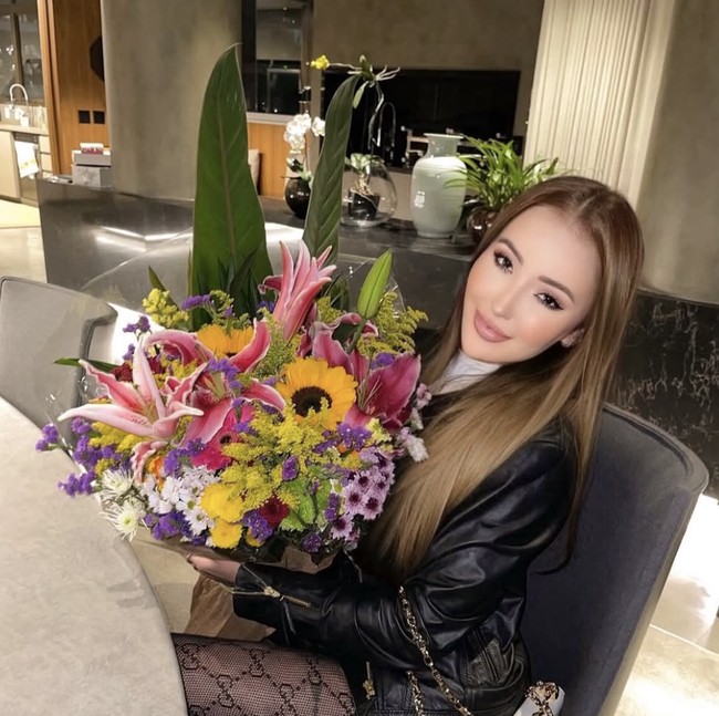 Nama Neymar kembali terseret dalam skandal perselingkuhan.  Seorang model asal Brasil Nayara Macedo atau yang lebih dikenal Any Awuada, mengklaim bahwa dirinya tengah mengandung anak dari bintang sepak bola tersebut.  Foto: dok. Instagram @anyawuada