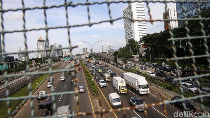 Pemerintah menerapkan pembatasan operasional pikulan peralatan saat Lebaran 2025. Kebijakan ini bertindak selama 16 hari, mulai dari tanggal 24 Maret sampai 8 April 2025.