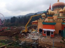 Gubernur Dedi Ditantang Bongkar Bangunan Swasta di Puncak Bogor