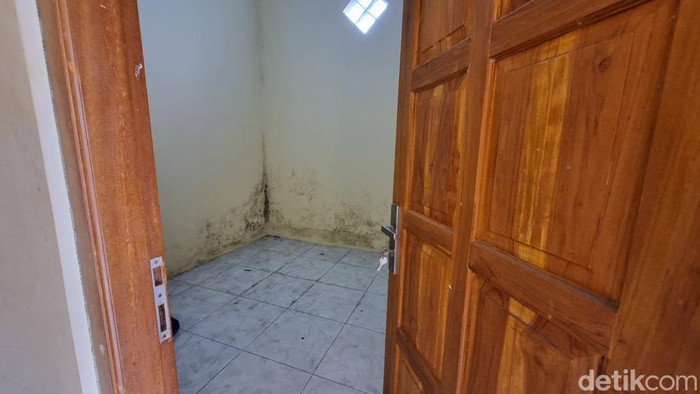 Penampakan rumah di Manding, Sabdodadi, Bantul, yang jadi lokasi seorang pria membunuh pacarnya dan menyimpan mayat korban hingga jadi kerangka, Jumat (21/3/2025).