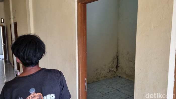 Penampakan rumah di Manding, Sabdodadi, Bantul, yang jadi lokasi seorang pria membunuh pacarnya dan menyimpan mayat korban hingga jadi kerangka, Jumat (21/3/2025).