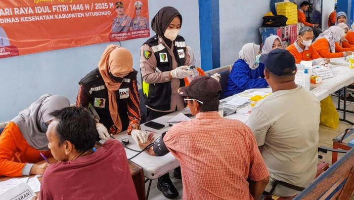 Pemeriksaan kesehatan sopir di Terminal Situbondo