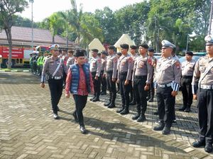Pastikan Keamanan Mudik, Bupati Mojokerto Cek Kesiapan Personel-Sarpras