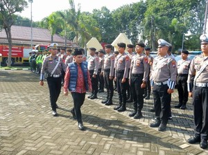 Pastikan Keamanan Mudik, Bupati Mojokerto Cek Kesiapan Personel-Sarpras