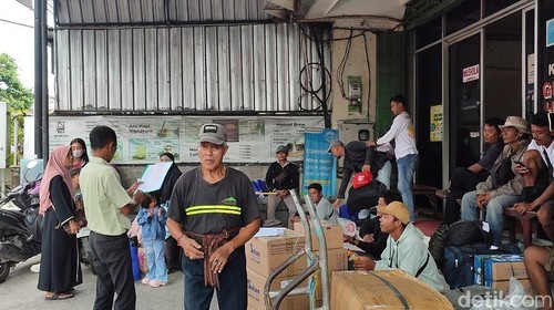 Pemudik di salah satu pool bus di Tabanan, Bali.