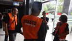 Pendukung Hasto Penuhi Ruang Sidang dan Luar Pengadilan