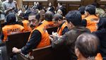 Pendukung Hasto Penuhi Ruang Sidang dan Luar Pengadilan
