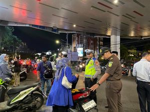 Kendaraan Parkir Sembarangan di Boulevard Makassar Langsung Kena Tilang ETLE