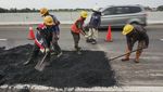 Jelang Arus Mudik, Jalan Berlubang di Tol Pemalang-Batang Diperbaiki