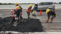 Perbaikan jalan ini untuk memberikan kenyamanan pengendara saat arus mudik dan balik Lebaran 2025.