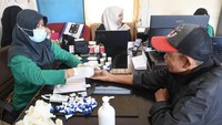 Pemerintah Kota Samarinda menggelar pemeriksaan kesehatan gratis bagi pengemudi bus yang akan bertugas pada arus mudik Lebaran yang meliputi pemeriksaan tensi darah, gula darah, kadar alkohol, narkoba serta riwayat penyakit guna mengantisipasi sopir yang tidak layak untuk mengemudi.  
