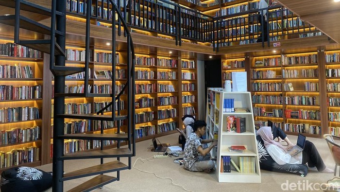 Perpustakaan pribadi yang disulap jadi Ruang Literasi di Pakem, Sleman, Jumat (21/3/2025).