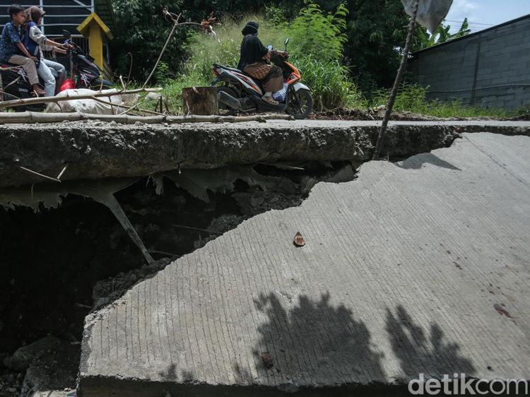 Potret Jalan CBL Cibitung Amblas