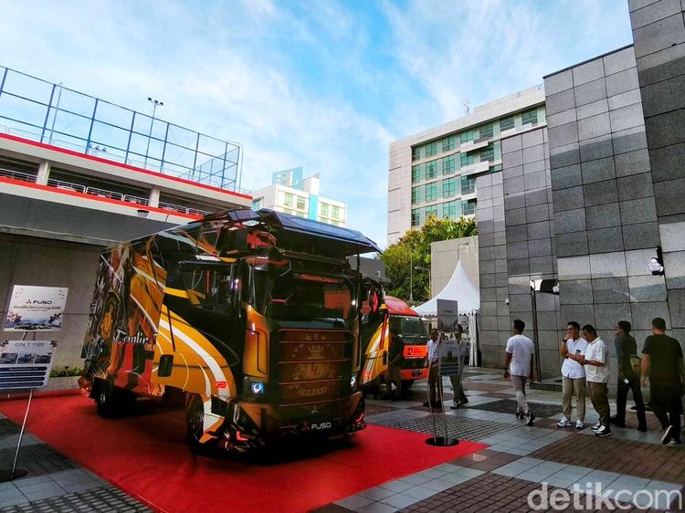Potret Modifikasi Keren Nan Unik Truk Canter