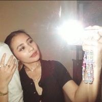 Dalam keterangan unggahannya Prilly menyebut sebagai La La Land date night. Sudah go publik, kini keduanya pun tak ragu membagikan kemesraan mereka. Foto: Instagram/@omara.esteghlal/@prillylatuconsina96