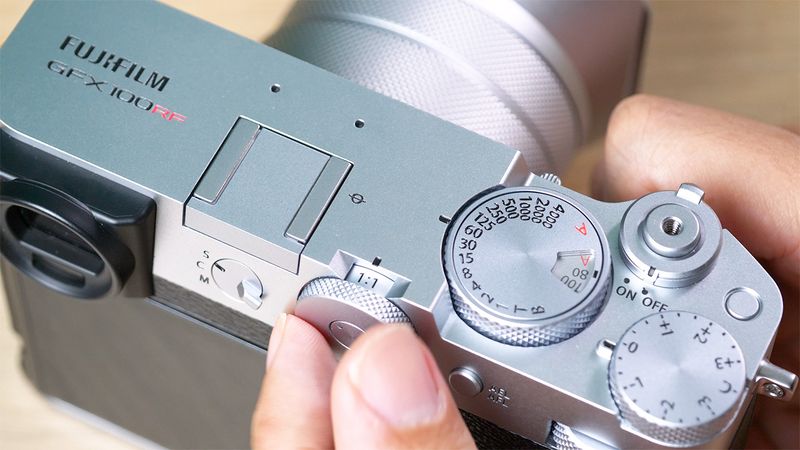 Review Fujifilm  GFX100RF