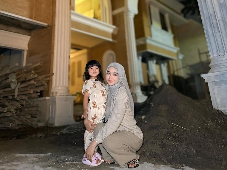 Intip Proses Pembangunan Rumah Ria Ricis, Belum Jadi Sudah Tampak Megah
