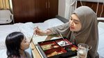 Ria Ricis Nikmati Sushi hingga Beefsteak Bareng Anak