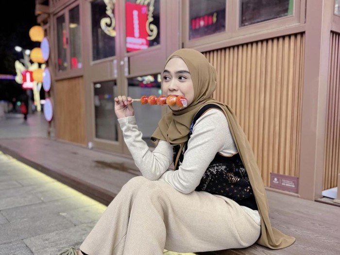 Ria Ricis Nikmati Sushi hingga Beefsteak  Bareng Anak