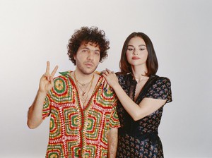 Album Kolaborasi Selena Gomez dan Benny Blanco