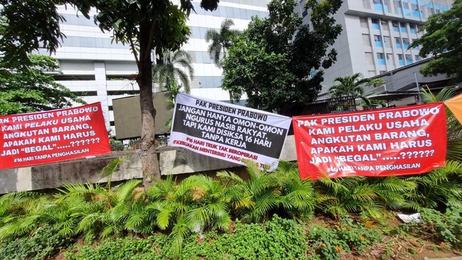 Jeritan Protes Sopir Truk Dibatasi 16 Hari hingga Minta Menhub Dicopot