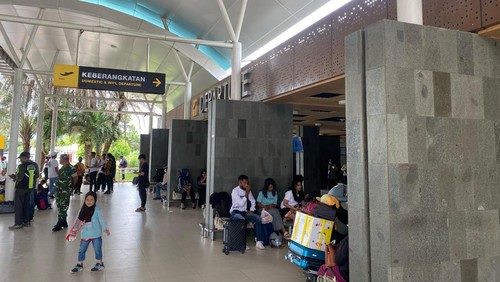 Suasana di Bandara El Tari, Kupang, NTB, Jumat (21/3/2025). (Simon Selly/detikBali)