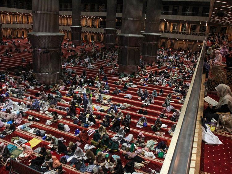Suasana Iktikaf Malam 21 Ramadan di Masjid Istiqlal
