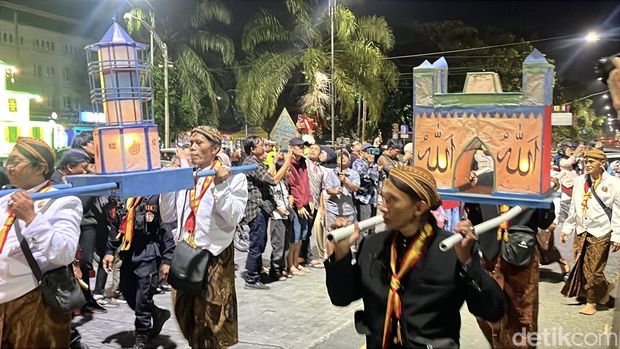 Suasana kirab Malem Selikuran di Keraton Solo, Kamis (20/3/2025).