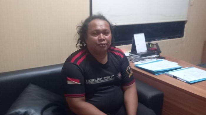 Tampang pria inisial DS jagoan Cikiwul pemalak perusahaan di Bekasi usai ditangkap polisi.