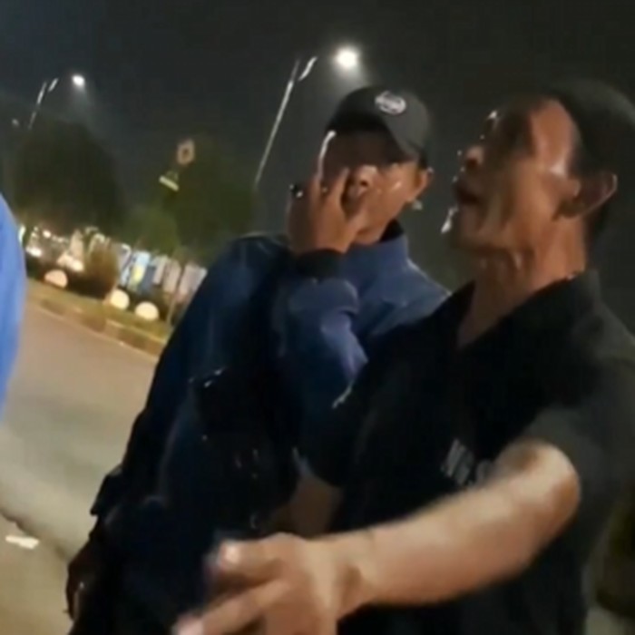 Viral video seorang pria mengaku anggota ormas menghalangi pendirian tenda posko mudik yang dibangun Jurnalis Pecinta Alam dan Peduli Bencana (Jurpala) Indonesia serta Komunitas Sosmed Indonesia (Kosmi).