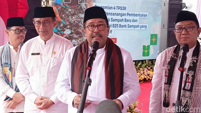Wakil Gubernur (Wagub) Jakarta Rano Karno meresmikan empat Tempat Pengelolaan Sampah Reuse, Reduce, Recycle (TPS3R) di beberapa titik Jakarta. (Belia/detikcom)