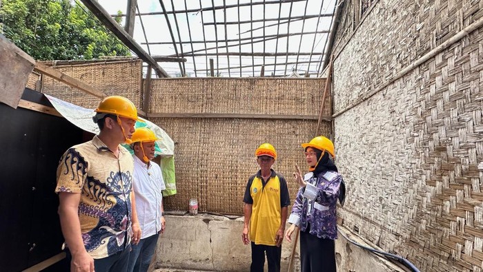 Wali Kota Kediri Vinanda mngecek bedah rumah warga