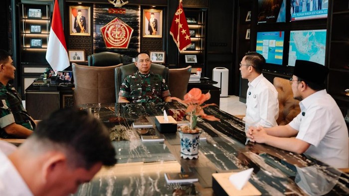 Wali Kota Palembang Ratu Dewa melakukan kunjungan ke Mabes TNI