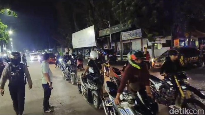 Patroli Kawasan Rawan Potensi Kriminalitas Pelabuhan Pasuruan, Polisi Amankan 14 Motor Mencurigakan