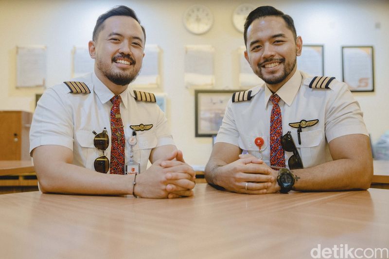 Awak kabin Lion Air bawa penumpang dalam penerbangan misi kemanusiaan dari Myanmar