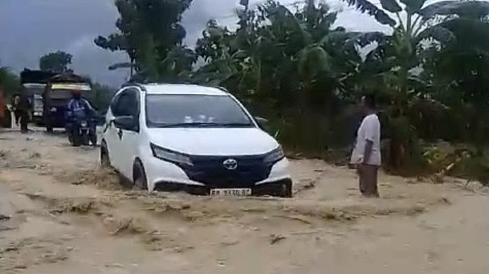 Banjir melanda sejumlah wilayah di Kabupaten Rembang, Sabtu (23/3/2025).