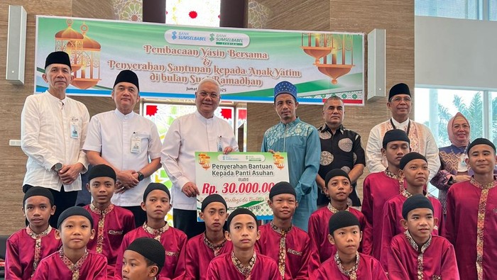 Bank Sumsel Babel menggelar acara penuh makna melalui Pembacaan Yasin Bersama serta penyerahan santunan kepada anak yatim.
