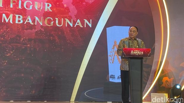 Menkop Budi Arie Setiadi berbicara seusai meraih penghargaan detikBali Awards 2025.