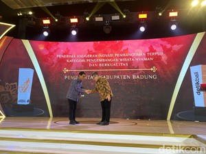 Komitmen Wujudkan Pariwisata Berkualitas, Pemkab Badung Raih detikBali Awards