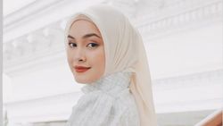 7 Potret Caitlin Halderman Berhijab, Dipuji Adem Bak Ubin Masjid