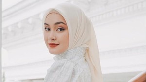 Penampilan cantik Caitlin Halderman mengenakan hijab diharapkan sama sempurnanya dengan akting di film Setetes Embun Cinta Niyala. Foto: Instagram Caitlin Halderman