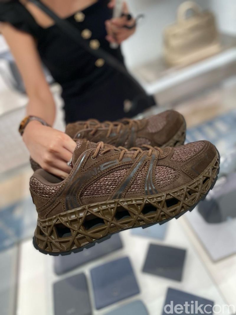 Dior secara resmi membuka butik barunya di Plaza Indonesia pada Rabu (19/3/2025), setelah melalui renovasi panjang.