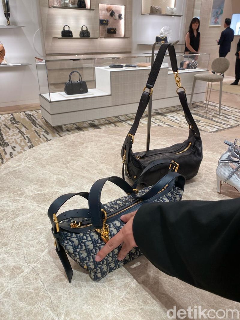 Dior secara resmi membuka butik barunya di Plaza Indonesia pada Rabu (19/3/2025), setelah melalui renovasi panjang.