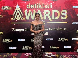 Eva Scolaro Meriahkan detikBali Awards 2025 dengan Penampilan Spesial