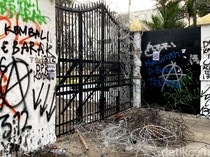 Video: Sisa-sisa Demo Tolak UU TNI, Gedung DPRD Jabar Penuh Coretan